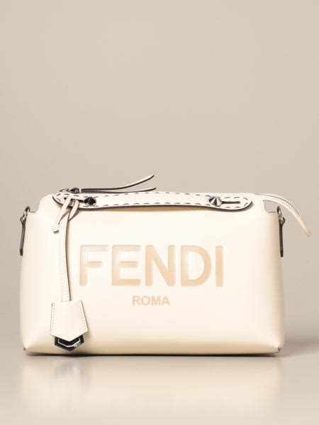 borse fendi a mano con impunture|Borse Fendi in Pelle Bianco .